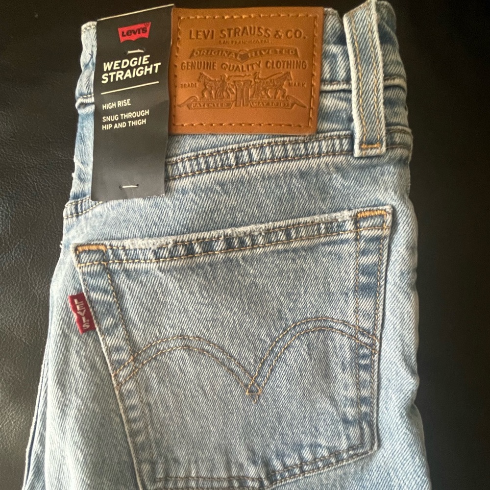 NWT Levi’s Wedgie in Tango Fray